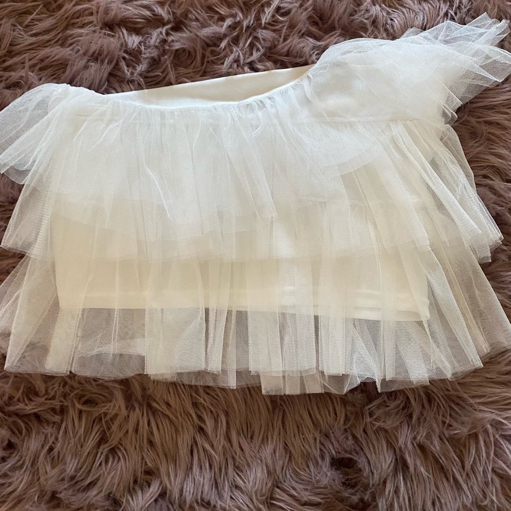 White ruffle top - Picture 2 of 3
